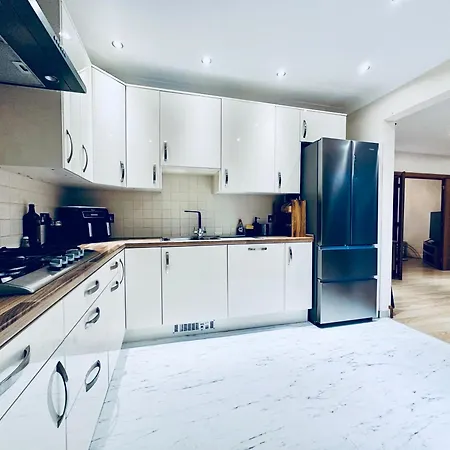 Eden'S Place In Harrow - 1 Extra Large Double Bed, 3 Single Beds, Spacious, Ideal For Families Pinner Exterior photo